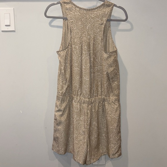 Club Monaco Paisley Silk Sleeveless Snap Front Romper Size 4 Tan - Picture 7 of 16